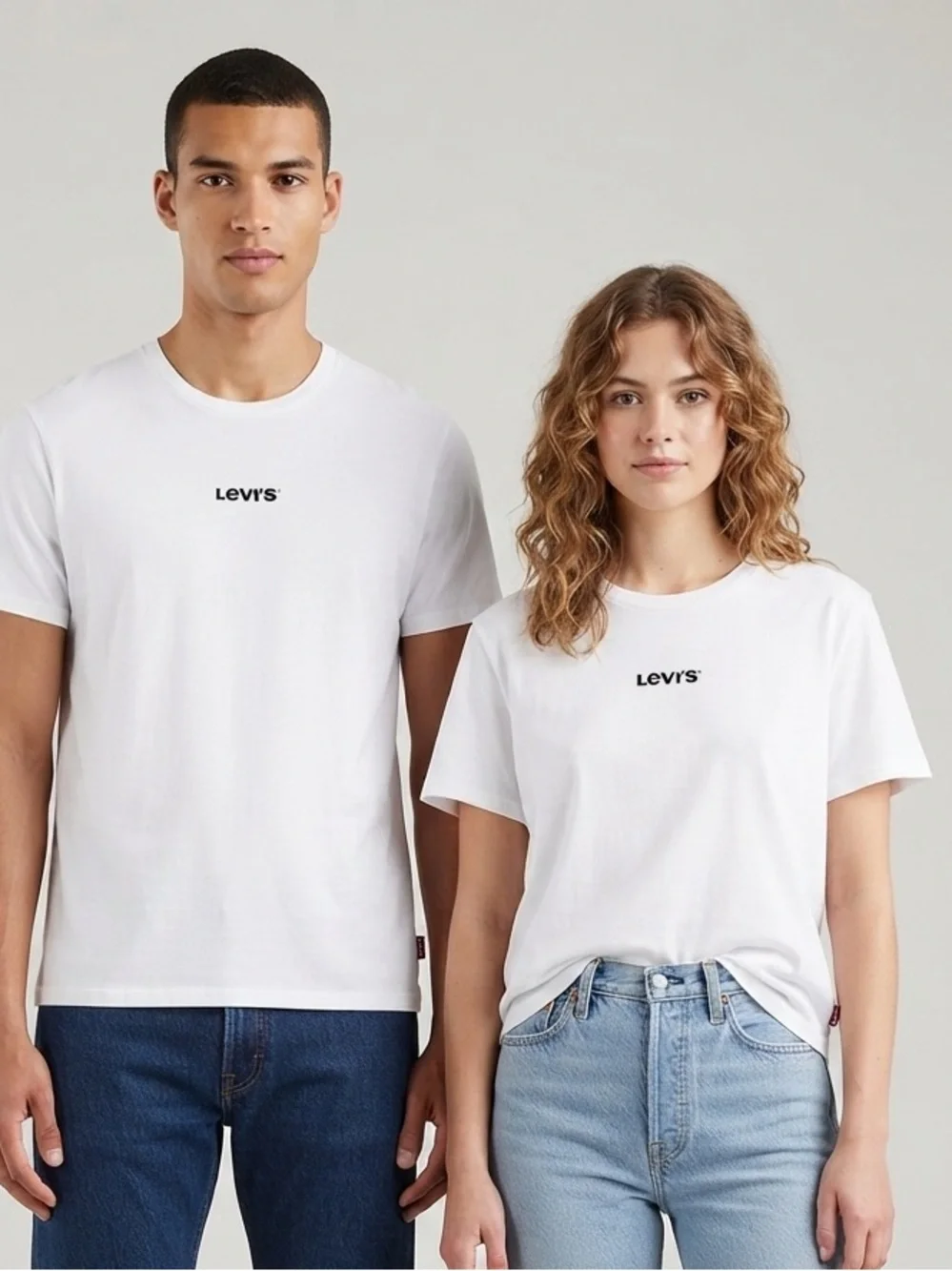 LEVI’S The Perfect Graphic Tee S 18” p2p White EUC